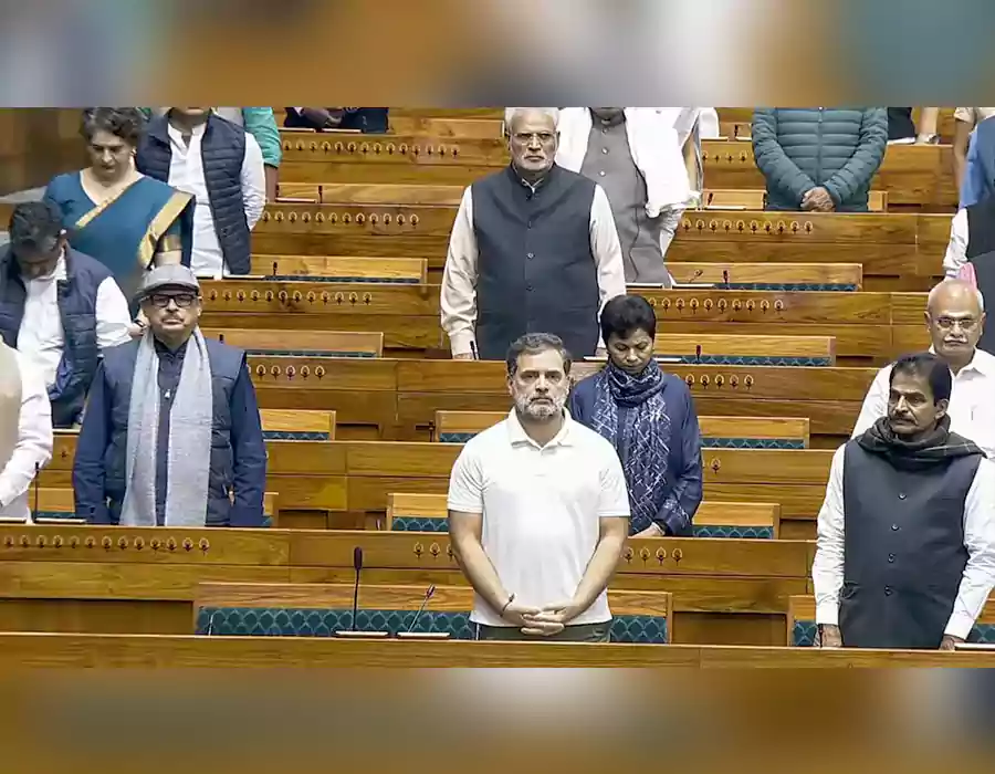 ఓట్ల చోరీ ఆరోపణలు…కేంద్రంపై మూడు ప్రశ్నలు సంధించిన రాహుల్ గాంధీ