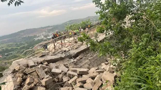 దక్షిణాఫ్రికాలో కూలిన హిందూ దేవాలయం.. భారత సంతతి వ్యక్తి మృతి