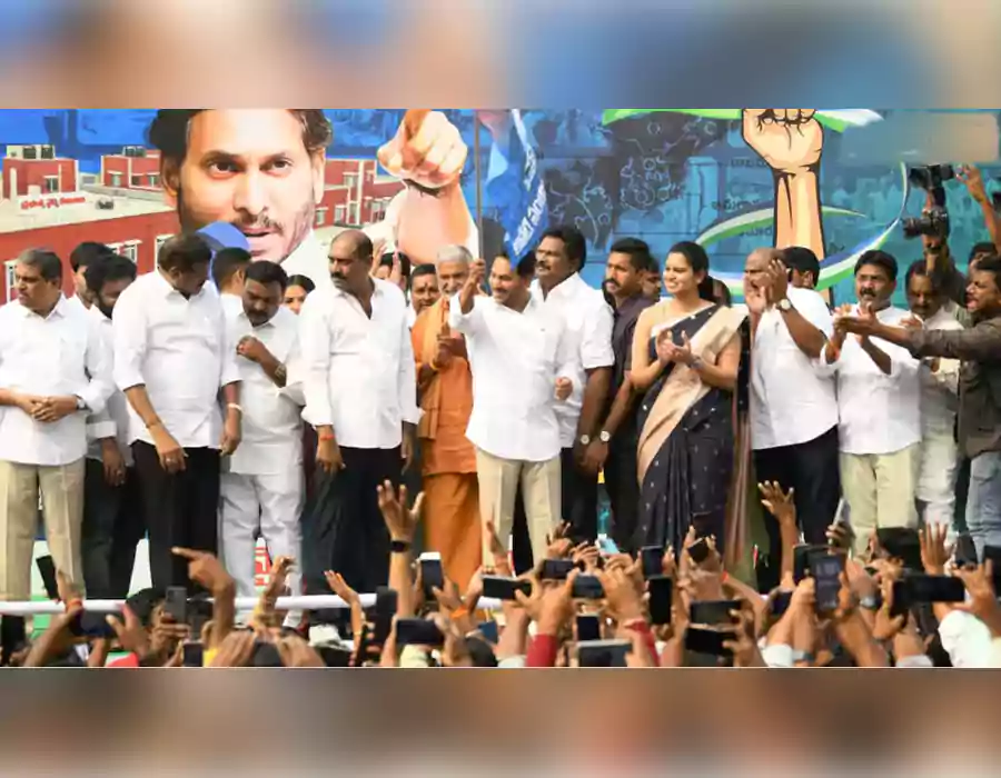 లోక్‌భవన్‌కు చేరిన వైసీపీ కోటి సంతకాల ప్రతులు! సాయంత్రం గవర్నర్‌ను కలవనున్న జగన్