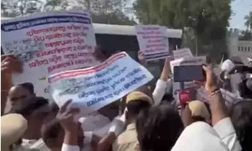 పెండింగ్ బిల్లుల కోసం మాజీ సర్పంచ్ లు చలో అసెంబ్లీ