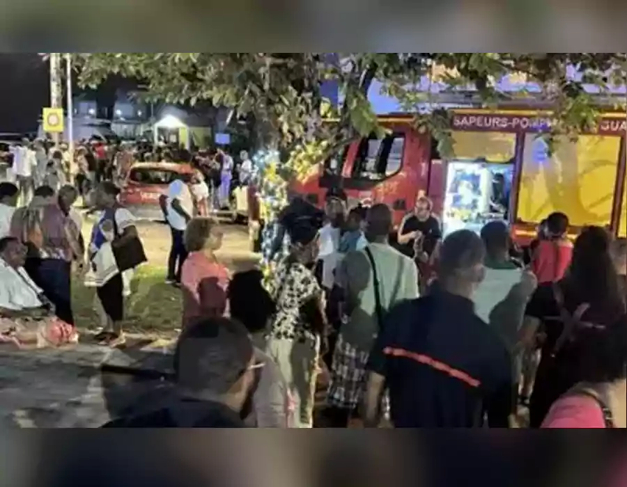 క్రిస్మస్ వేడుకల్లోకి దూసుకెళ్లిన కారు: పది మంది మృతి