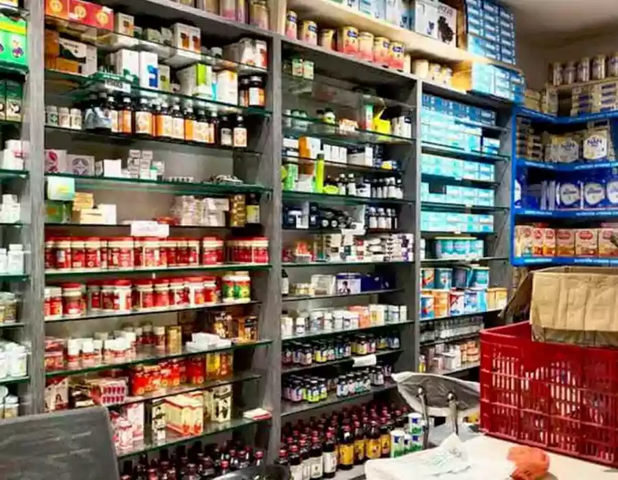 మెడికల్‌ షాపులపై డీసీఏ దాడులు.. షోకాజ్‌ నోటీసులు