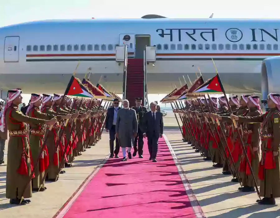 మూడు దేశాల పర్యటనలో ప్రధాని మోదీ.. జోర్డాన్‌లో ఘన స్వాగతం