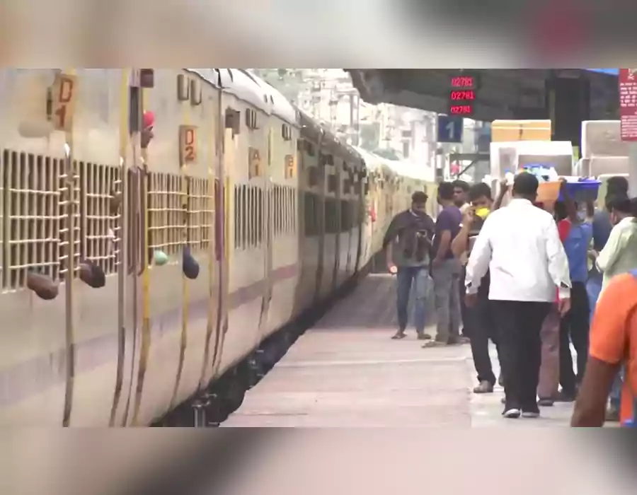 ఇక‌పై రైళ్ల‌లో ల‌గేజ్‌కి ఛార్జీలు.. కీల‌క ప్ర‌క‌ట‌న చేసిన రైల్వే మంత్రి