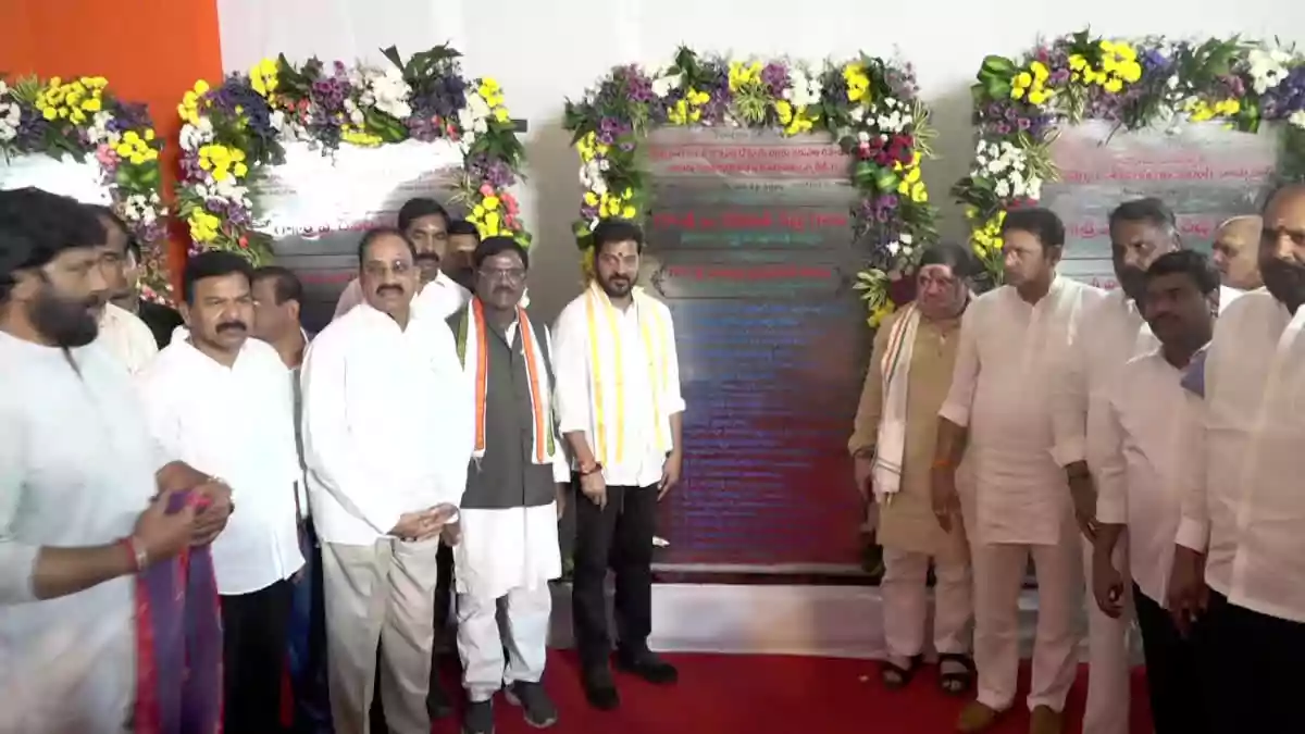 రెండున్నరేళ్లు పూర్తయ్యేలోగా లక్ష ఉద్యోగాలు భర్తీ చేస్తాం : రేవంత్ రెడ్డి