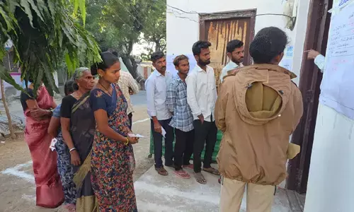 కరీంనగర్ జిల్లాలో 11 గంటల వరకు 46.39 శాతం పోలింగ్ నమోదు