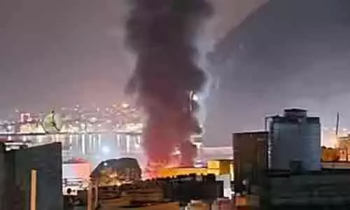 యెమెన్ రేవులో ఆయుధ నౌకపై సౌదీ అరేబియా బాంబుల దాడి