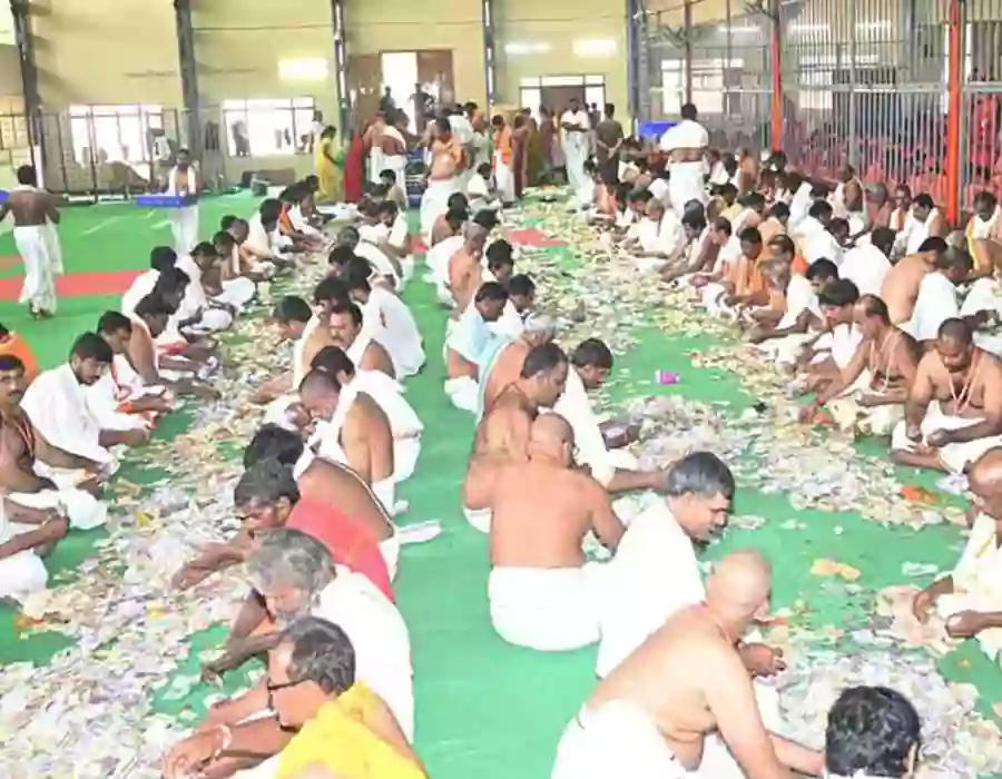 శ్రీశైలం హుండీల ఆదాయం రూ.4 కోట్లు.. భారీగా విదేశీ కరెన్సీలు