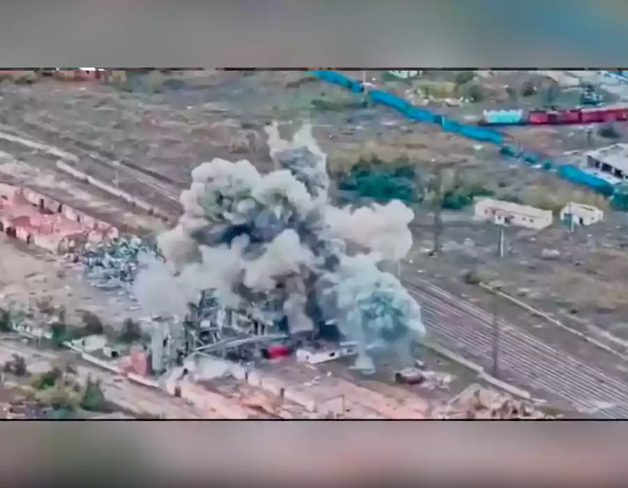 ర‌ష్యా డ్రోన్ త‌యారీ కేంద్రంపై 226 కేజీల బాంబు వ‌దిలిన ఉక్రెయిన్‌..