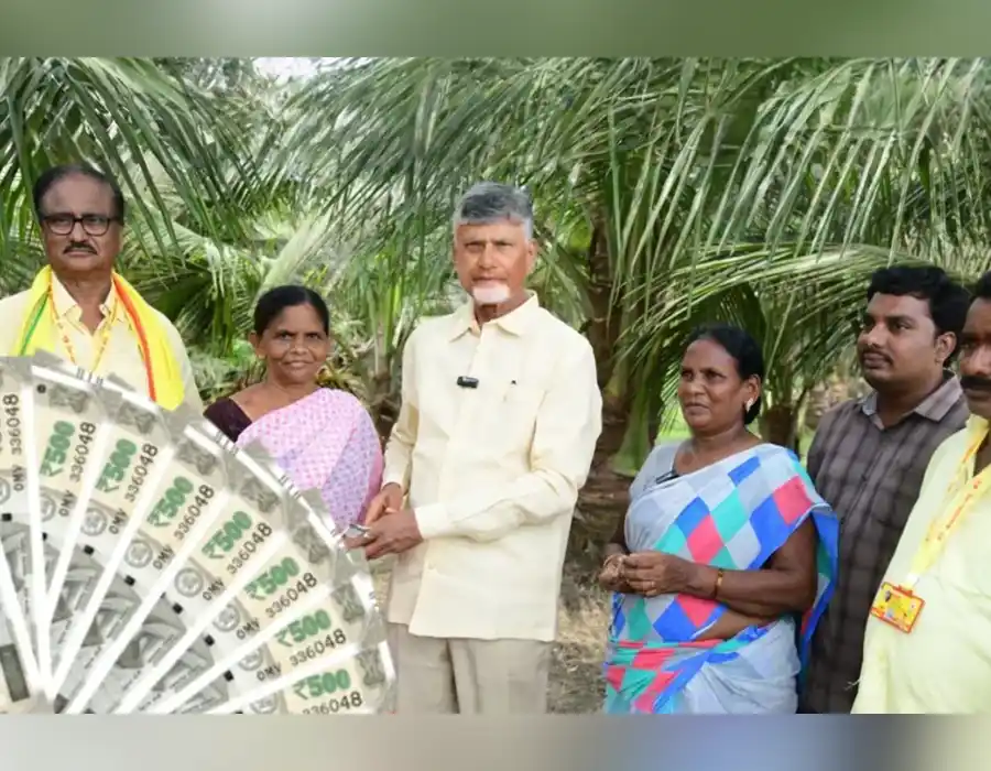 పెన్షన్ల పంపిణీలో కీలక మార్పు.. ఈసారి ముందుగానే నగదు!