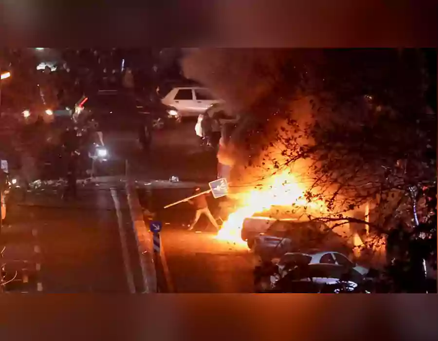 అట్టుడుకుతున్న ఇరాన్‌.. నిరసనల్లో 2,000 మంది మృతి