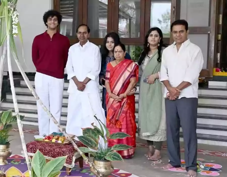 కుటుంబంతో క‌లిసి బీఆరెస్ అధినేత‌ కేసీఆర్ సంక్రాంతి సంబురాలు