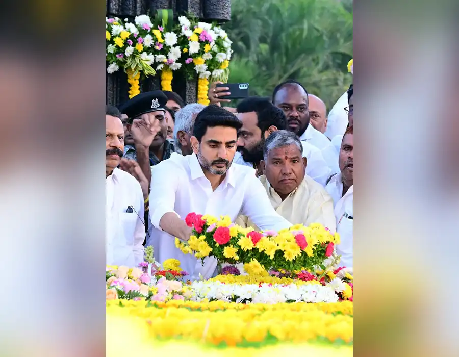 ఎన్టీఆర్ కు నివాళి అర్పించిన లోకేష్