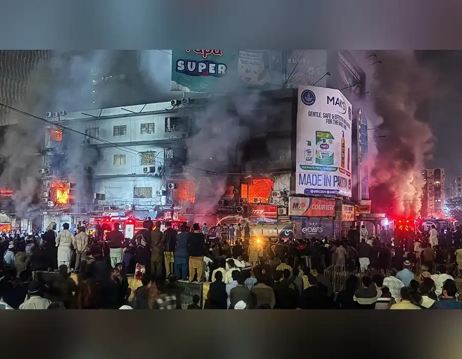 కరాచీలోని షాపింగ్ మాల్‌లో భారీ అగ్ని ప్రమాదం.. ఆరుగురు మృతి, అంతకంతకూ పెరగుుతున్న మృతులు!