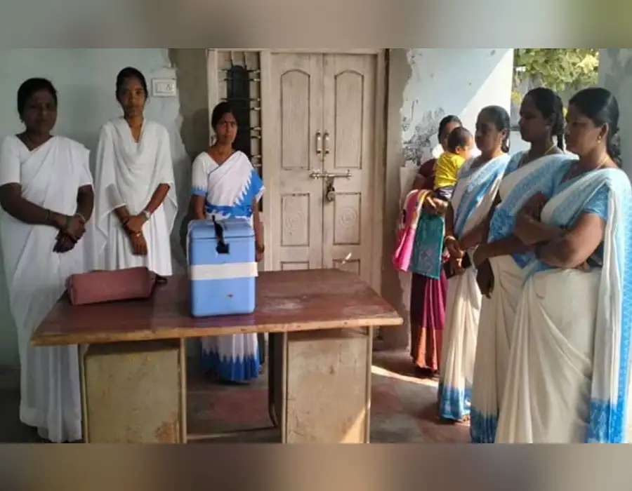 అద్దె కట్టక‌పోవ‌డంతో తుంగతుర్తి ఆరోగ్య ఉప కేంద్రానికి తాళం