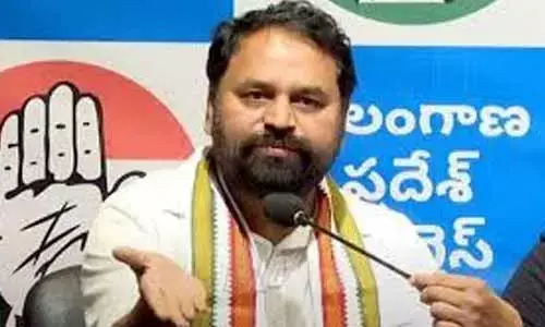 కెసిఆర్ కుటుంబం తెలంగాణ అస్థిత్వాన్ని దెబ్బతీస్తోంది: అద్దంకి