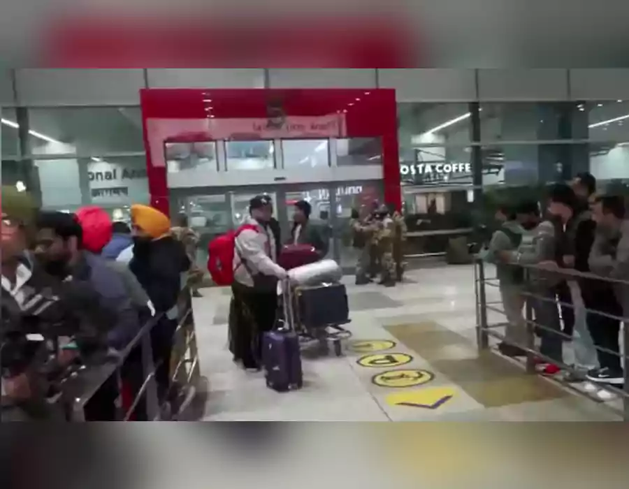 స్వదేశానికి చేరుకున్న భారతీయులు