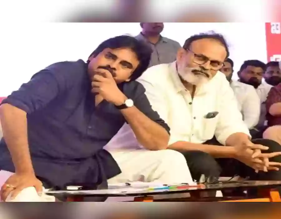 తెలంగాణపై పవన్ కల్యాణ్ ఫోకస్: మున్సిపల్ ఎన్నికల్లో పోటీకి జనసేన సై