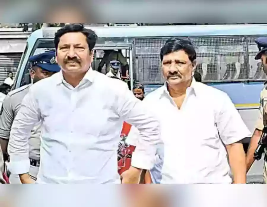 కల్తీమద్యం కేసులో కీలక పరిణామం: జైలు నుంచి విడుదలైన మాజీమంత్రి జోగి రమేశ్‌