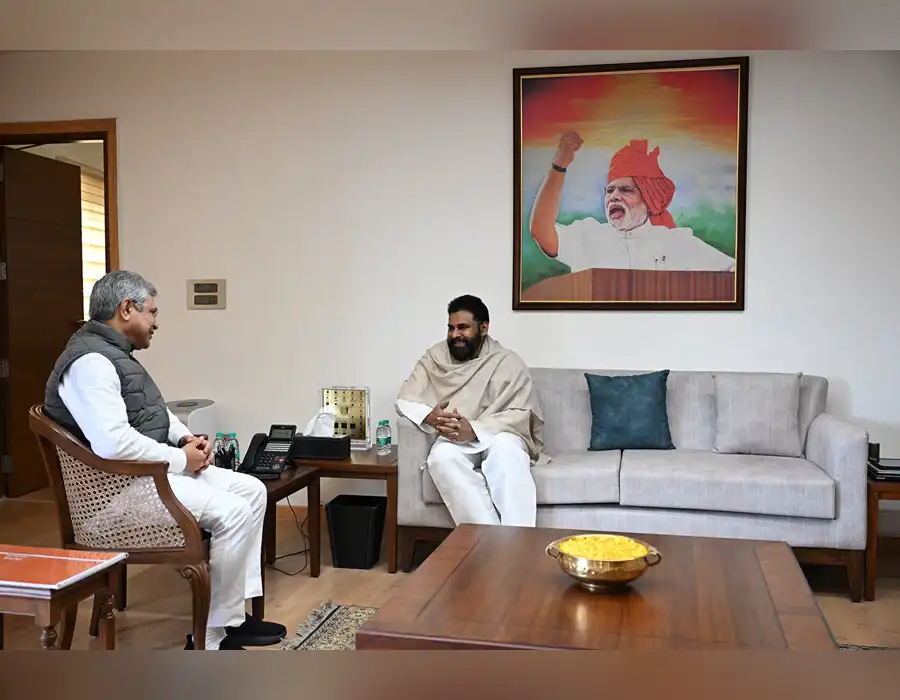 కేంద్ర రైల్వే మంత్రి అశ్విని వైష్ణవ్‌తో పవన్ భేటీ.. కీలక అంశాలపై చర్చ