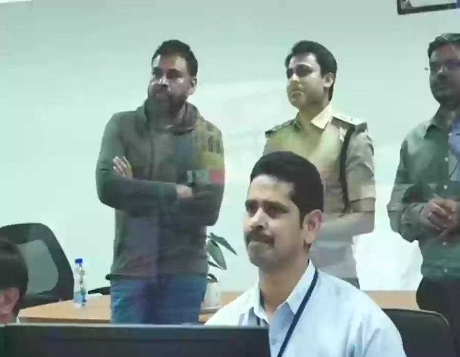 ఎస్పీ ఆఫీసులో పవన్ కళ్యాణ్ సడెన్ ఎంట్రీ.. నేరుగా నిఘా గదిలోకి