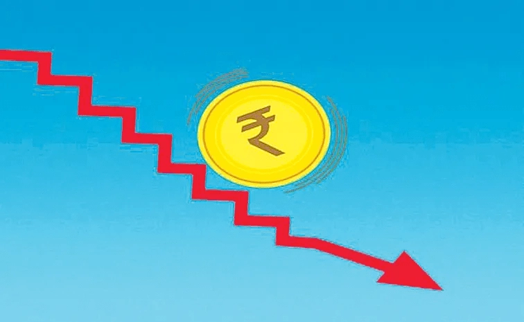 రికార్డు స్థాయిలో పతనమైన రూపాయి