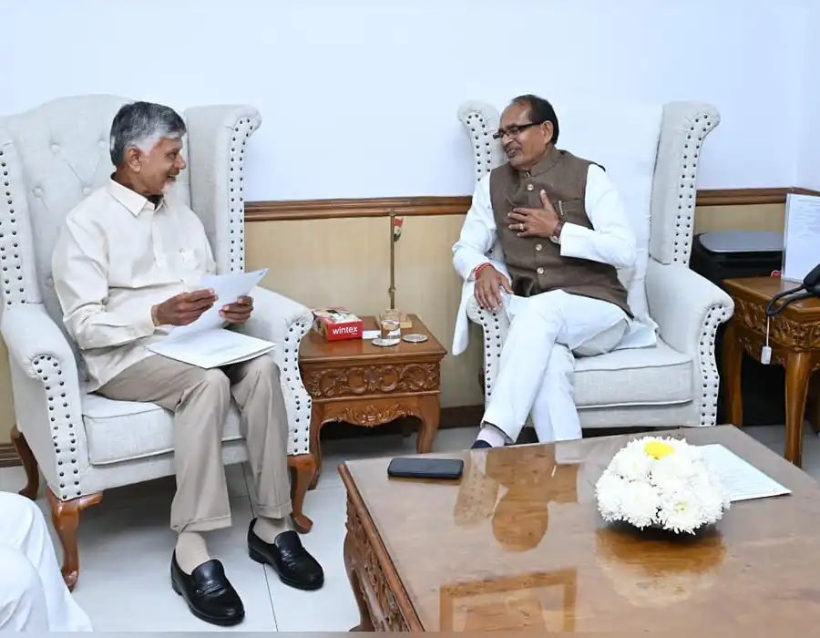 గ్రామీణాభివృద్ధిశాఖ మంత్రి శివరాజ్ సింగ్ చౌహాన్‌‌తో సీఎం చంద్రబాబు భేటీ