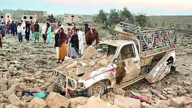 అఫ్గాన్- పాక్ మధ్య యుద్ధం!- పరస్పర దాడుల్లో వందకు పైగా మృతి