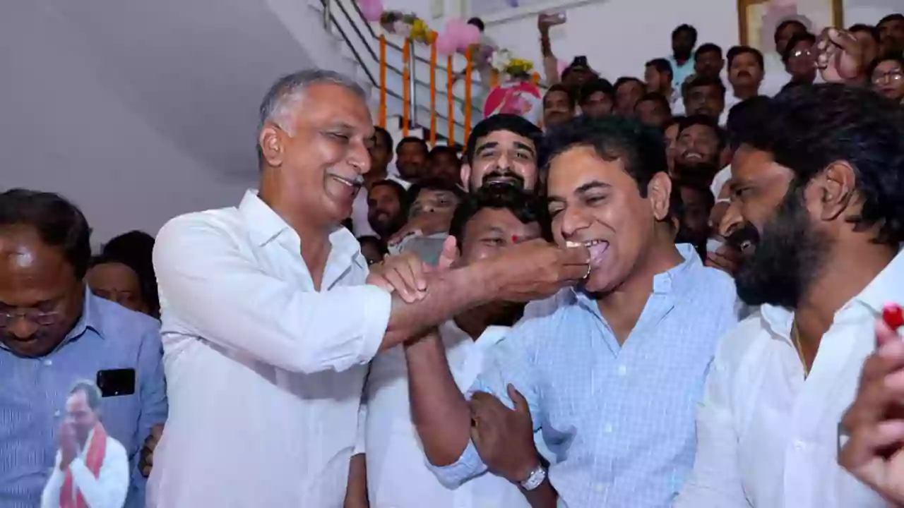 తెలంగాణ భవన్‌లో ఘనంగా కేసీఆర్‌ జన్మదిన వేడుకలు