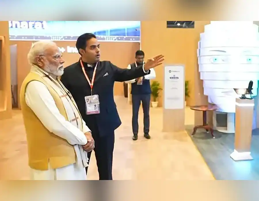 AI జియో ఇంటెలిజెన్స్ పెవిలియన్ సందర్శించిన మోదీ