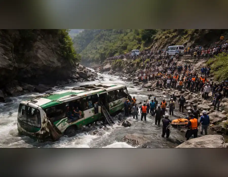 నేపాల్లో లోయలో పడిన బస్సు- 18 మంది మృతి