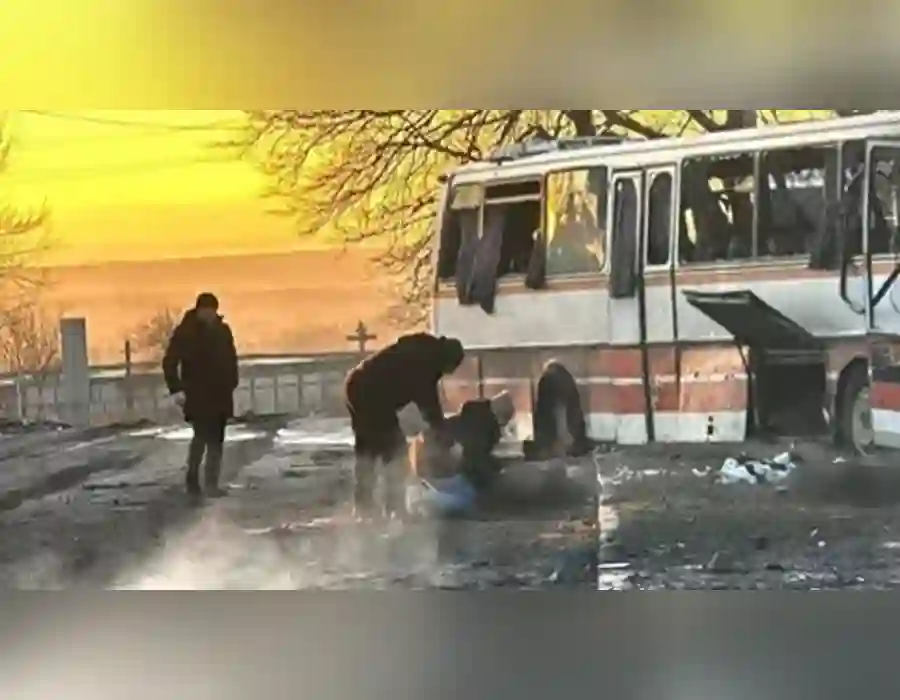 ఉక్రెయిన్ బస్సుపై రష్యా దాడి: 15 మంది మృతి