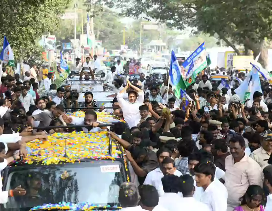 జగన్ పర్యటనలో..ఇద్దరు వైసీపీ పార్టీ కార్యకర్తలు మృతి..