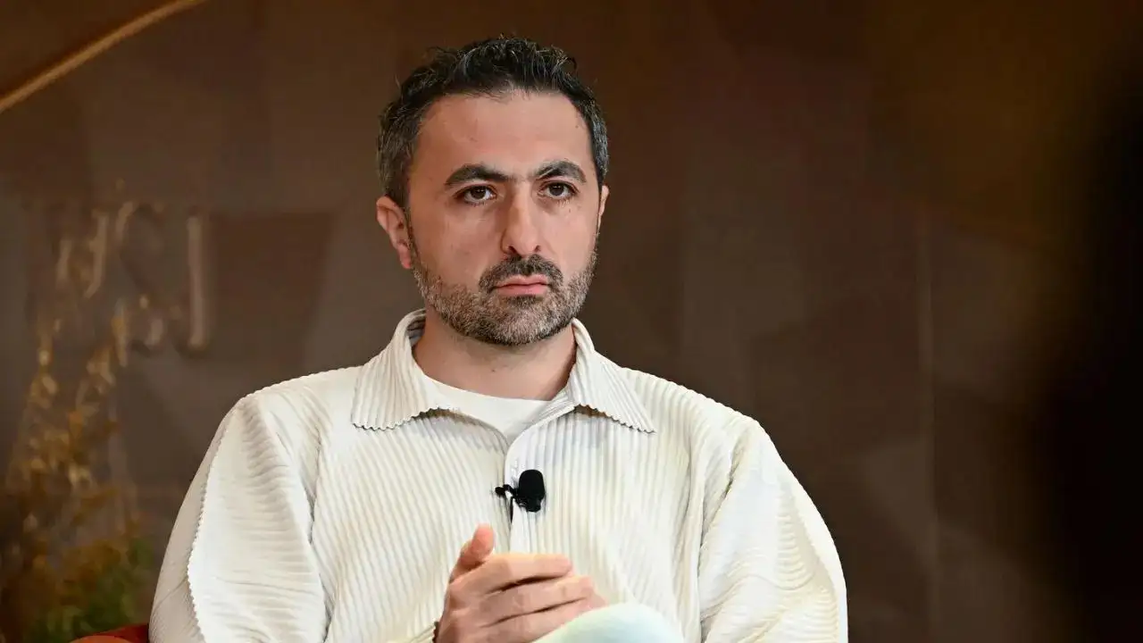 మరో 18 నెలలో వైట్‌కాలర్ ఉద్యోగాలకు ముప్పు- మైక్రో సాఫ్ట్ ఏఐ సీఈఓ ముస్తఫా