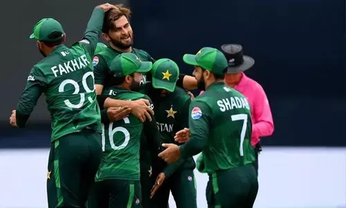 పాక్ లక్ష్యం: 148