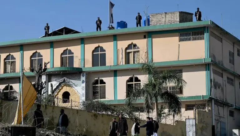 మసీదులో ఆత్మాహుతి దాడిలో 31 మందికి చేరుకున్న మృతుల సంఖ్య