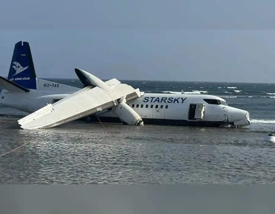 సముద్ర తీరంలో విమానం క్రాష్ ల్యాండింగ్… విమానంలో మొత్తం 55 మంది సేఫ్