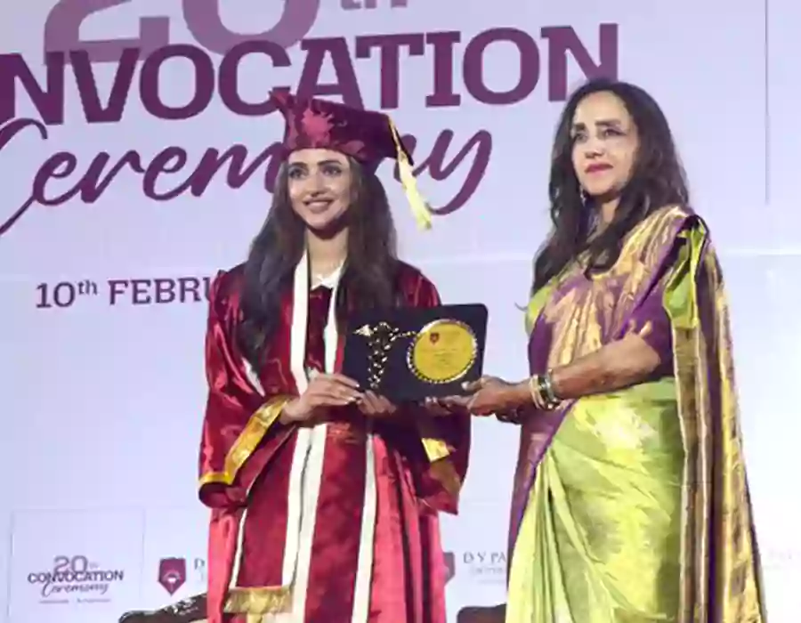 నటి నుంచి డాక్టర్‌గా.. మెడిసిన్ పట్టా అందుకున్న టాలీవుడ్ సెన్సేషన్ శ్రీలీల