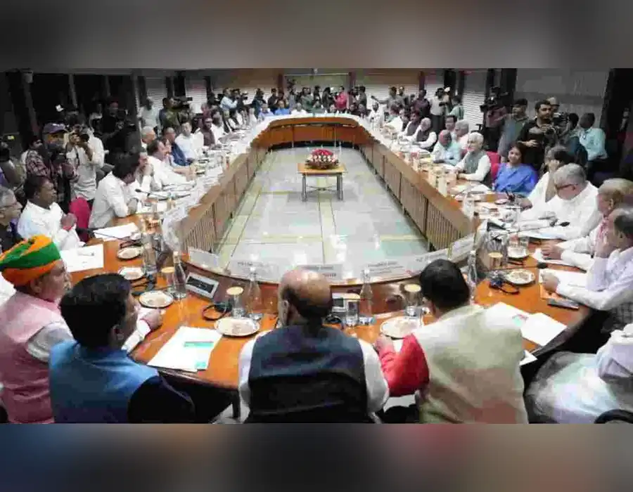 నిలకడగా ఇంధన భద్రత, మరిన్ని నౌకలు వస్తున్నాయి.. అఖిలపక్ష సమావేశంలో కేంద్రం భరోసా