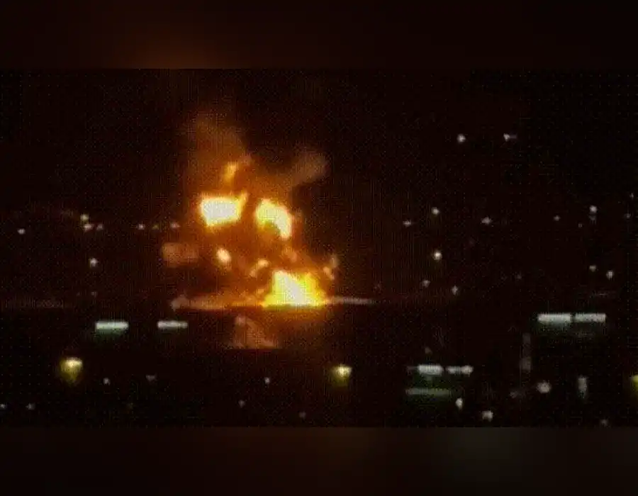 ఇంధన ట్యాంక్‌పై డ్రోన్‌ దాడి.. దుబాయ్‌ ఎయిర్‌పోర్టు మూసివేత