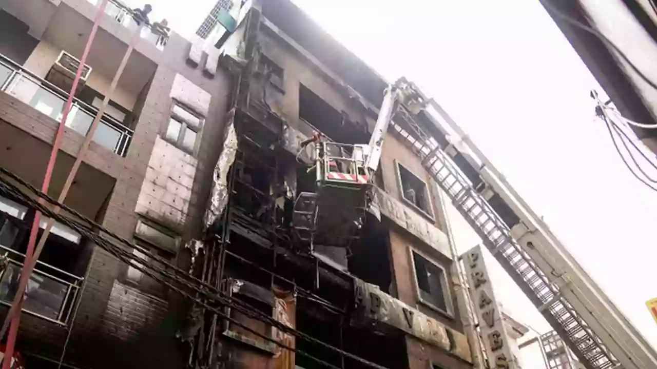 4 అంత‌స్తుల భ‌వ‌నంలో అగ్నిప్ర‌మాదం.. ఢిల్లీలో 9 మంది మృతి