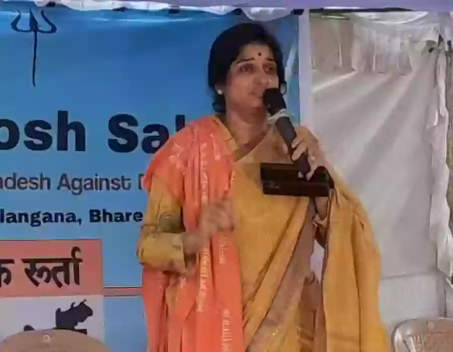 MIM ఇఫ్తార్ విందు ఫ్లెక్సీలను చించివేసిన మాధవీలత