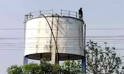 అక్రమసంబంధం పెట్టుకోవాలని వివాహితను బెదిరించిన ప్రజాప్రతినిధి