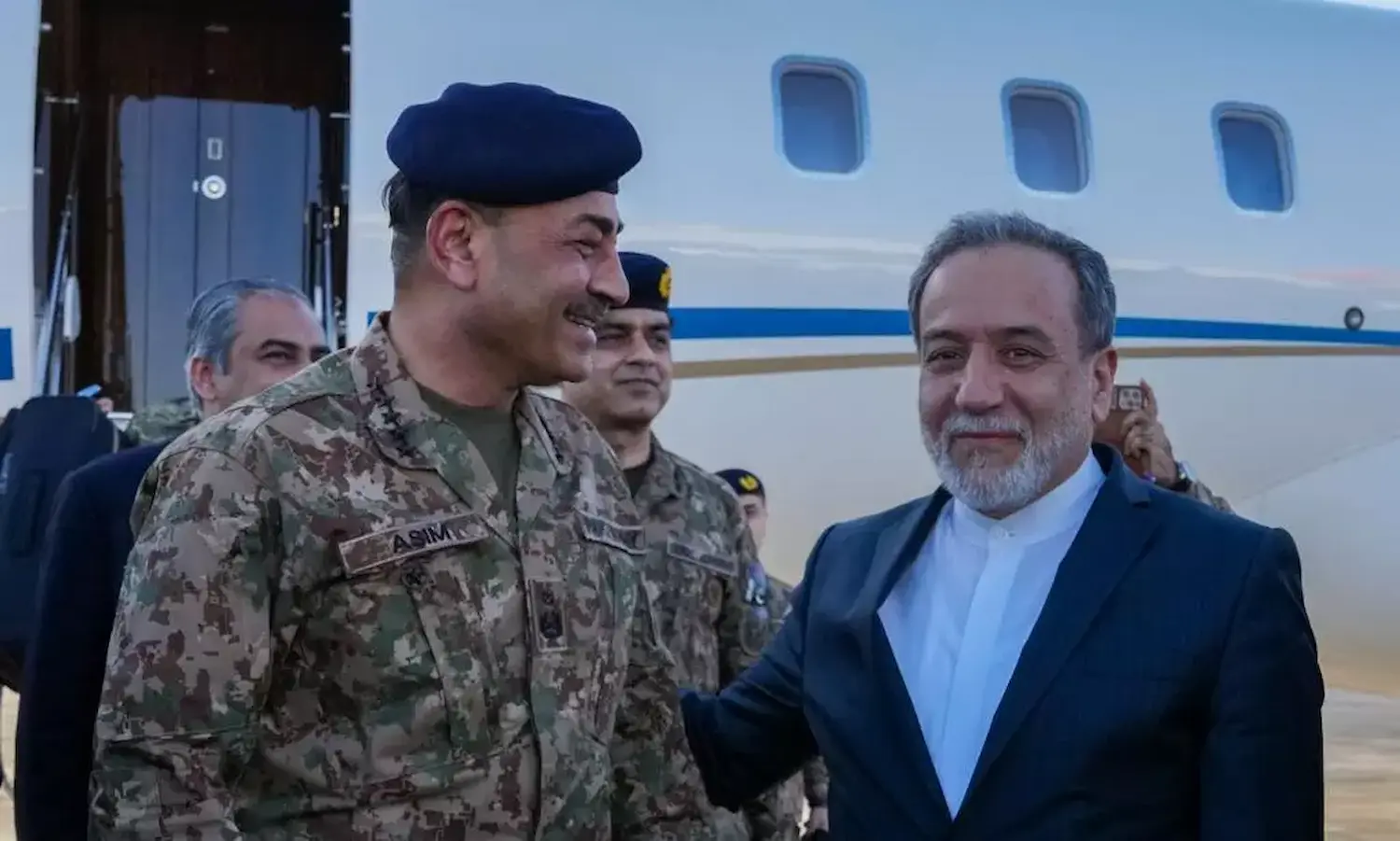 ఇరాన్ అధికారులతో సమావేశం కానున్న పాకిస్తాన్ సైన్యాధిపతి