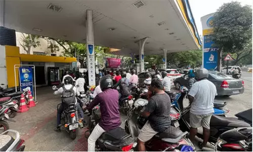 ఎపిలో ఇంధన కొరత.. బంకుల్లో నోస్టాక్ బోర్డులు