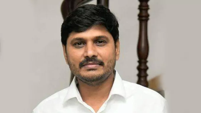 జగన్‌ మాజీ CPRO పూడి శ్రీహరి అరెస్టు