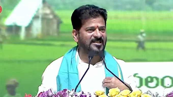 బిడ్డ, కొడుకు, తండ్రి.. తలో ఫామ్‌హౌస్‌: రేవంత్‌రెడ్డి