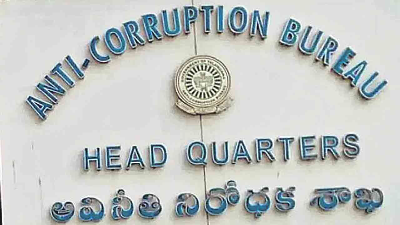 సదాశివపేట మున్సిపల్ కార్యాలయంలో ముగిసిన ఏసీబీ సోదాలు