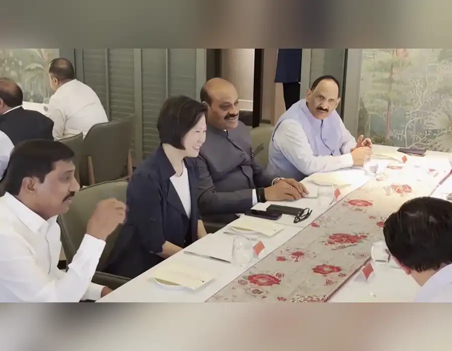 సింగపూర్​లో మంత్రుల పర్యటన – మౌలిక సదుపాయాల అభివృద్ధిపై అధ్యయనం