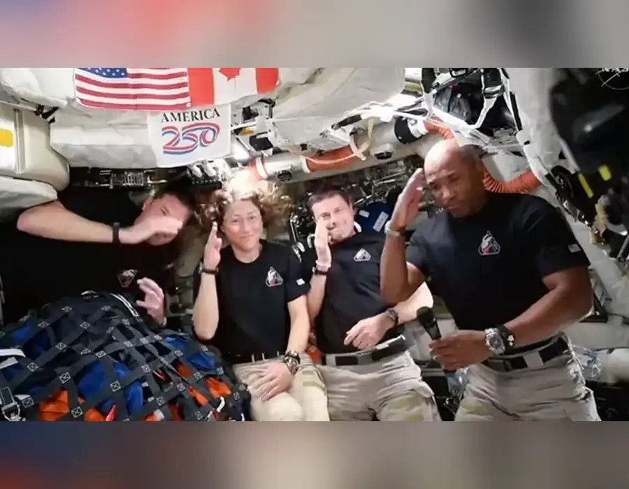 చంద‌మామ‌లో ఎన్నెన్నో వ‌ర్ణాలు.. అనూహ్య‌మైన రంగుల్ని గుర్తించిన ఆస్ట్రోనాట్స్